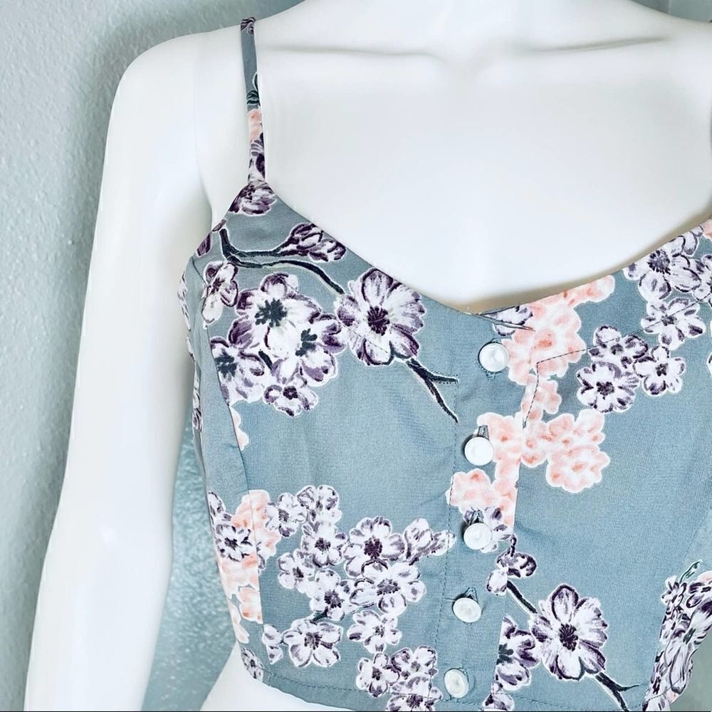 Gypsies and Moondust Floral Sleeveless Crop Top - Picture 2 of 9